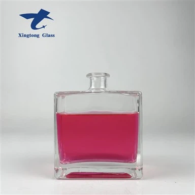 Buidéil Gloine Vodca Cearnóg Cumais Bheaga